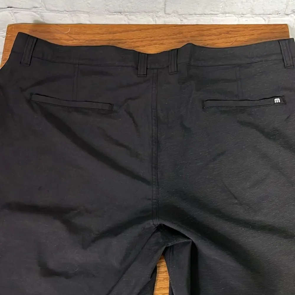 TRAVIS MATTHEW MENS GOLF SHORTS BLACK SIZE 40